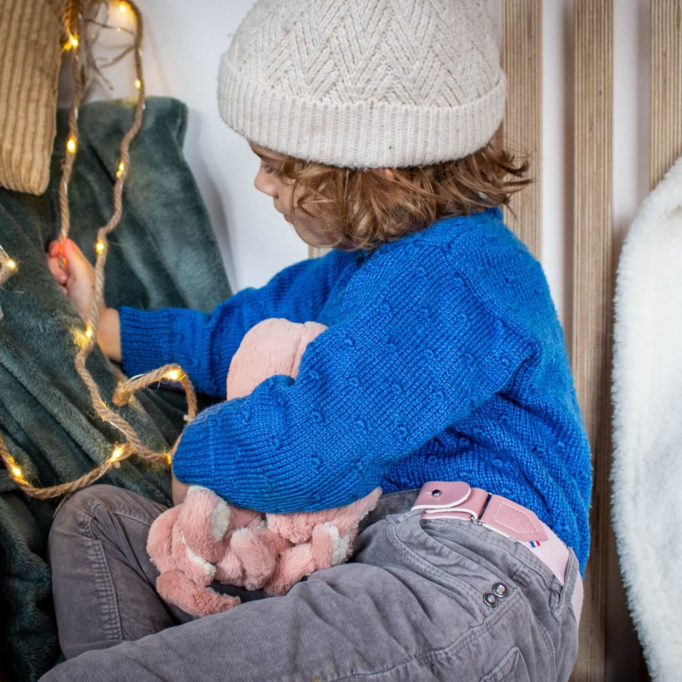 enfant avec ceinture sans boucle elastique rose