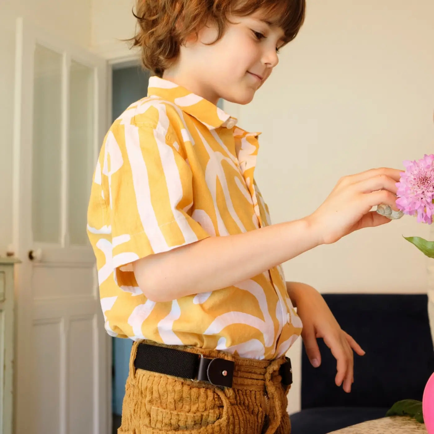 ceinture enfant noire sans boucle porte par un enfant 2