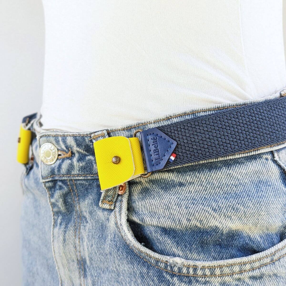 clips pour ceinture sans boucle elastique jaune sur ceinture bleu 2