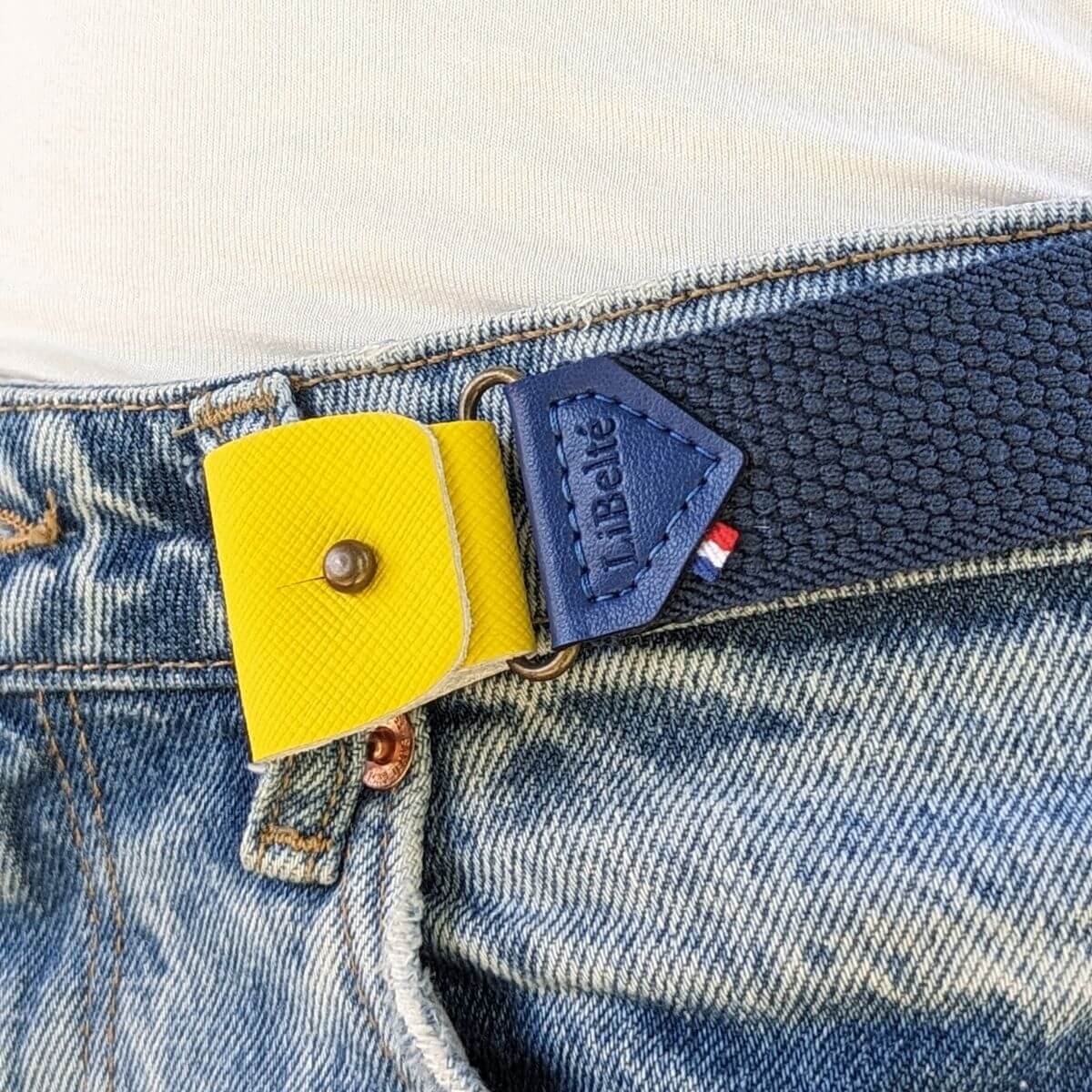 clips pour ceinture sans boucle elastique jaune sur ceinture bleu